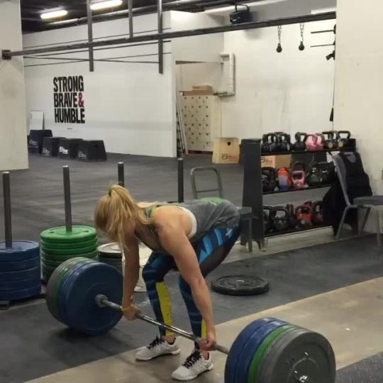 onlyfitgirls:  Annie Thorisdottir 330lbs deadlift 