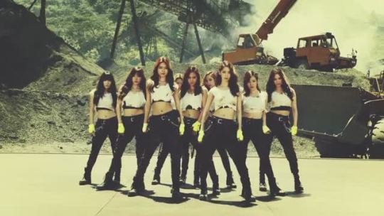 visualtea:  shinjukugewalt:  kaleidoscopewolf:  Girls Generation - Catch Me If You Can (with Jessica Jung)  they petty fa leakin this  whoever lost their job leakin this i will support them