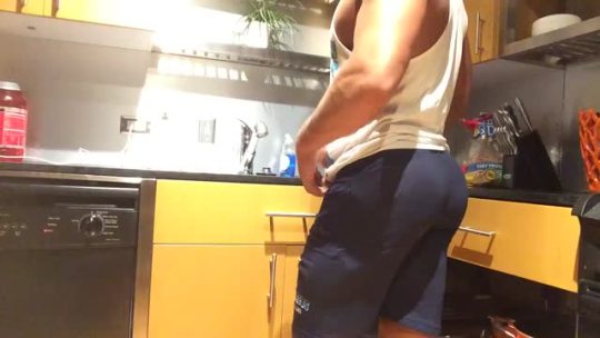 analoguebubblebuttvideos:  Micah Brandt porn pictures