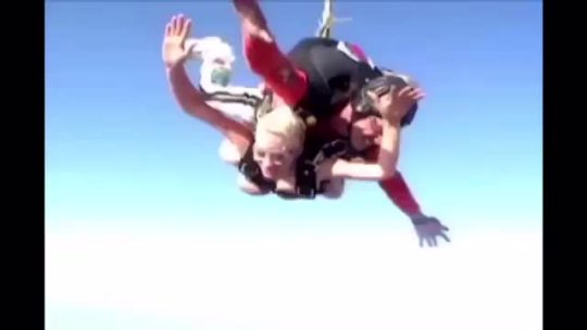 Porn photo SkyDiving lips