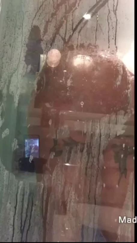 palbunz:  Nakia in shower