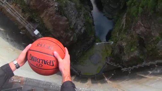 basil-at-221b:  theinturnetexplorer:    The Magnus Effect - When a small amount of spin is added to a dropped object, the object moves forward    Yeah that’s cool and all but the ball bounced. On water. That’s flipping awesome. Everything about this