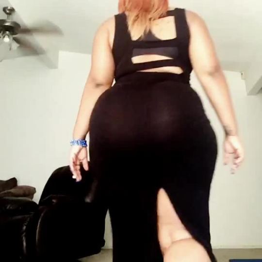 thickchickpalace:  TheOnlyHydro making that azz clap !   Submit Pics/Videos: Kik - ThickChickPalace or ThickChickPalace@gmail.com  