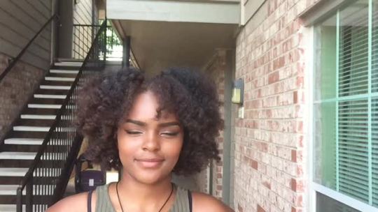 thetomska:  iamhannalashay:  my boyfriend king-jsmoove thought it would be a good idea to record my hair in slo-mo. 🌻🌻🌻  I am having emotions 