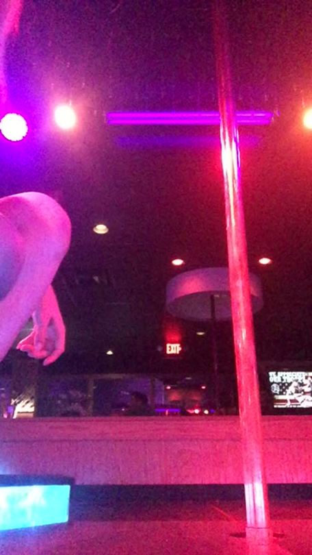 Porn photo stripper-locker-room:  dances–with–fire: