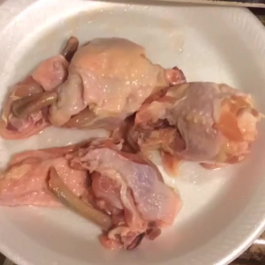 fuckinprude:  madmercenary:  madmercenary:  quitethefreak:  tittytaytay:  skyakacielo:  damnedbydesire:  lemmesitthisassonyou:  meroro:  babyfairy:  lamb-face:  sparklingcurls:  crownfullofcurls:  mohicaaa:  How white people make their chicken 😂😂