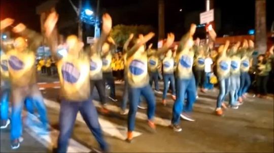 dancandoforadilma:  Dançando Shine It On Fora Dilma