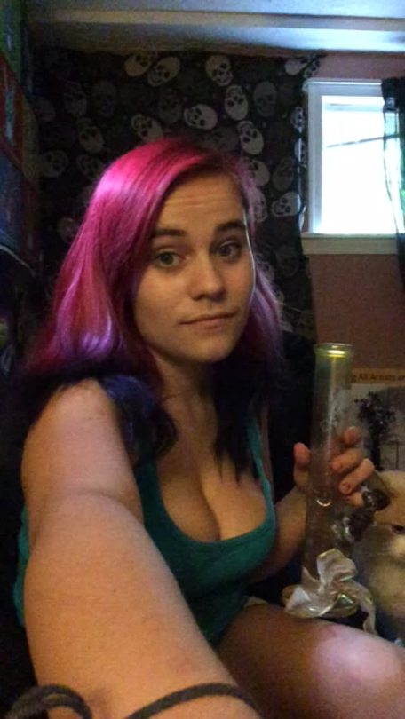 hazy-days-and-black-umbrellas:  New haiiiiir and a cat 😺😸