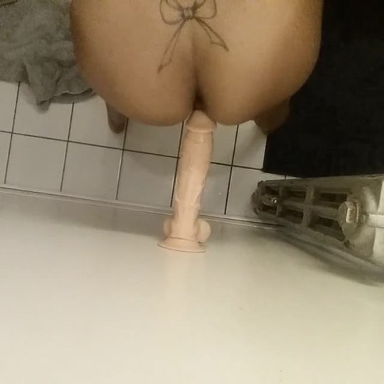 suchaprettylittlethinghuh:  Ohmygoodness this felt amazing! I have to train my little butthole to take all of Daddy’s big dick… so here’s some training. 