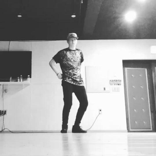 dailygot7:  yu_gyeom: #freestyledance 하하