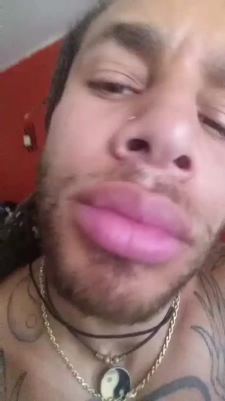 ariellako:  snapchatsfinestdudes:  flashmanwade 😏   Damn