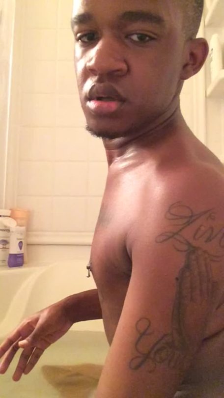 phuckyofantasies:  blk-sink:  Shake ya ass  “I adore a nice, hairy, bottom booty!” #SinfulSundays