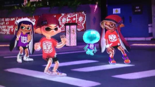 kitten-burrito:  Am I the only one who finds the inklings dancing to “Fuchsia Ruler” to be hella cute~?! 