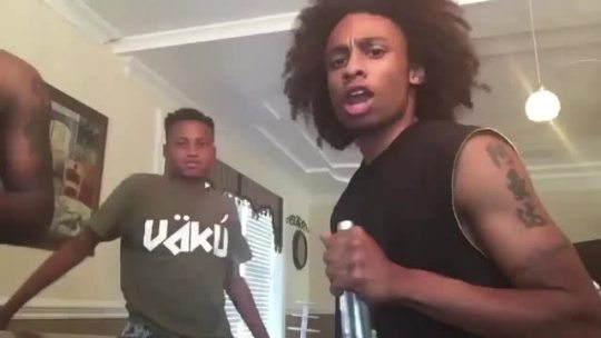 granddaddylongdick:  bando–grand-scamyon:  poshbabyspice:  demho3zhatinq:  fckwithtony:  Hold tf up this shit is 🔥🔥🔥🔥🔥  Littttttt   I think about this a lot  the goofy lil boy in the background kills me every time lol   this my shit