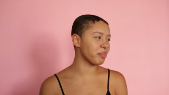baldheadlilboy:  mrcheyl: Teal at my apartment.  “MY POPPIN ASS LIFESTYLE" 