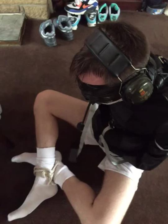 masterboibinder:  nottsphil:  8 hours of being kept gagged, straightjacketed, deafened