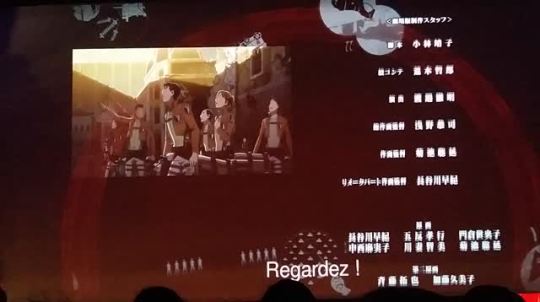 The extra scene added to the credits of the 2nd Shingeki no Kyojin compilation film, featuring the previously manga-only moment between Hanji and Pastor Nick from chapter 34, can be seen in the video above with French subtitles!The added scene is said