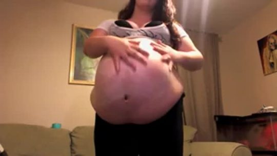 allboobsnbelly:  hugebelly300pounds:  I would love to get my pussy licked by this