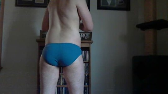 skinstormwi:  Big poop after working out   So hot!