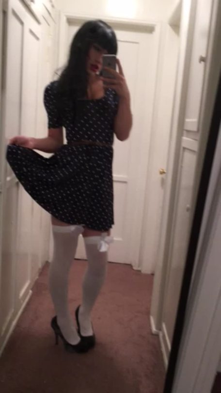 gjglen96:  home-alone-for-ever:  Self portrait   There is absolutely no way a sexy