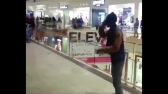 bumbarbie:  nicwitdreads:  robcanvas:    Aww shit! It’s back again!   L