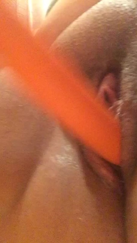 ladiesluvjames:  Video submission 🔥🔥🔥 oomf sent me this and said my vids make her cum instantly 😩  Ladies hmu 👉🏽 Kik: (theladiesluvjames) 📱
