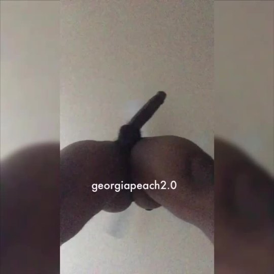 mrmiller41:  fangbangger:  vine: georgiapeach2.0   snapchat: georgiapeach2.0  Damm