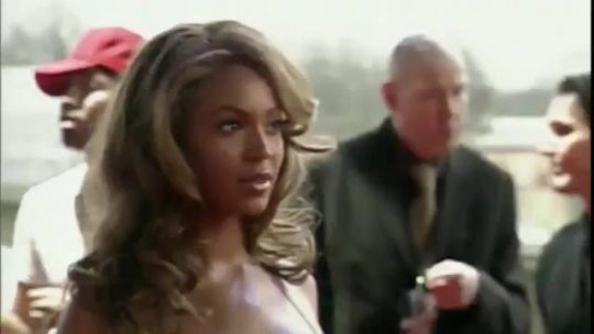 beyhive1992:  Amy Winehouse excited to see Beyoncé at the Brit Awards in 2004, in