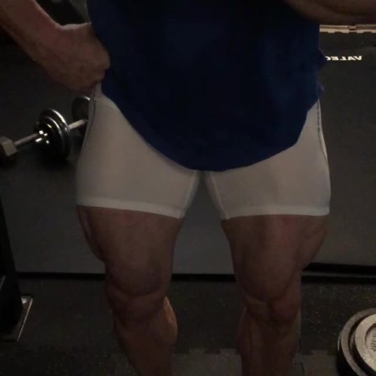 irishmusclegod:  Quad flexing this morning after cycling