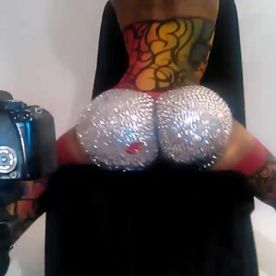 Sex sm0k3rj03:  Bejeweled booty pictures