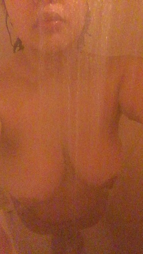 dixtancex09:  Shower time