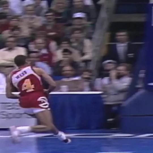 yasboogie:  A legend is born in ‘86 … Spud Webb with the hops