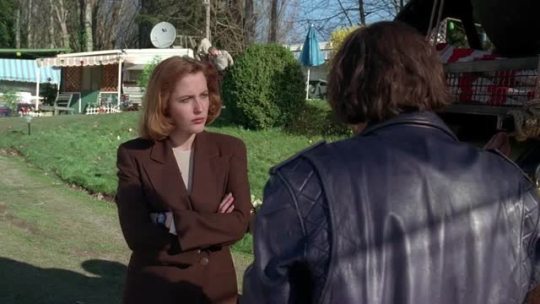 captioned-vines:  reychonne:  bruh the way mulder is standing omg i’m fucking crying