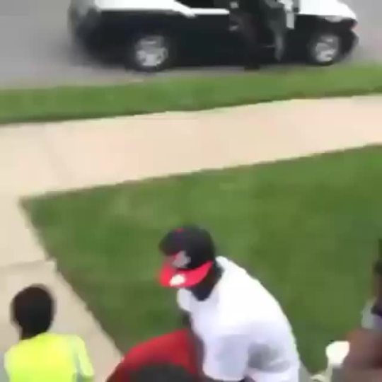 letmehithat:  hotephoetips:  05-fubu:  brian4rmthe6:  “U know how many straps on this porch nigga?  U Betta watch it boy”  Lmao oh boy  nigga came all by his lonesome fucking stupid   He do his dirt by his lonely