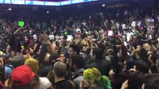93-illmatic:    protesters chant “We gon be alright” after announcement of a