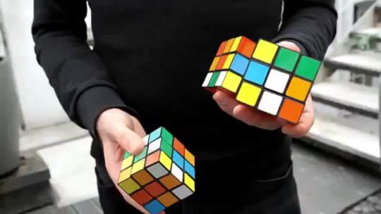 fano-tastic:  clazzjassicalrockhop:  mythoughtlessrambles:  WHAT THE ACTUAL FUCK IS THIS SORCERY  its also amazing because juggling and rubiks cube have some interesting math behind them too. so if u combine them both..  @kidforlife49 