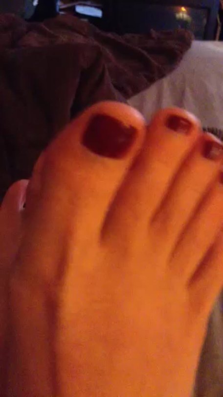 Sex music-lover-3:  Toe wiggle for my hubby pictures