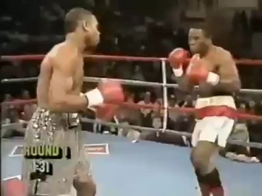 theboxingchannel:    MUST WATCH: Roy Jones Jr and one of the most bizzare KOs I`ve