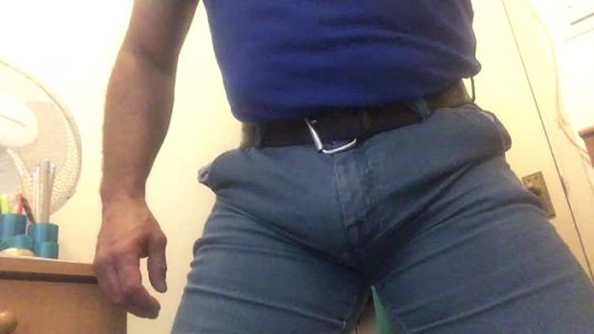 bulgebuddy1066:  Bulging in my working trousers part 2