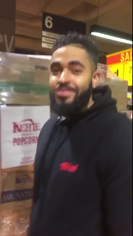 murdamyk:  jehovahhthickness:  He’s fine as fuck.  the accent is everythinnnnnnnnng