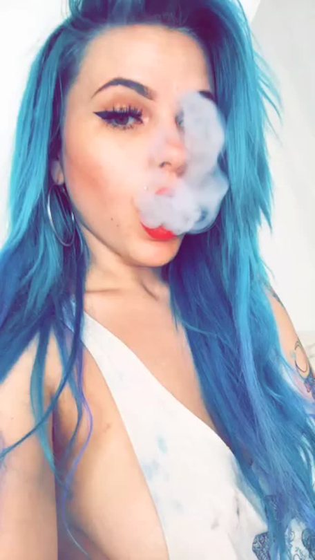 Smoke out. Saturn Suicide Girl