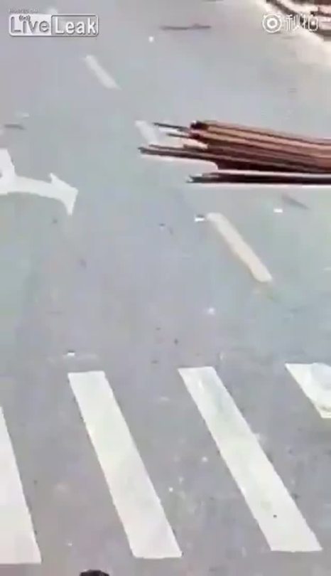 weloveshortvideos:  Unlucky Chinese dude.
