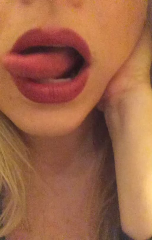 sweetnessandlights:  Wow! Beautiful lips 