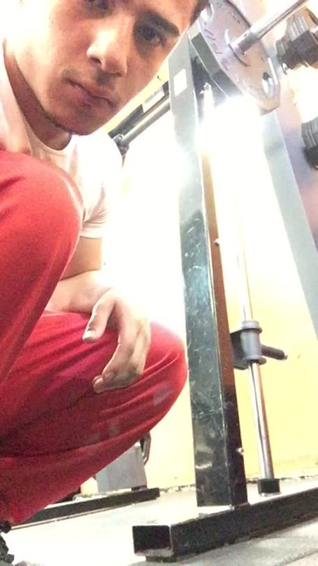 senojoc:  oscarbenjamins:  #squats #fitlyfe #legday  