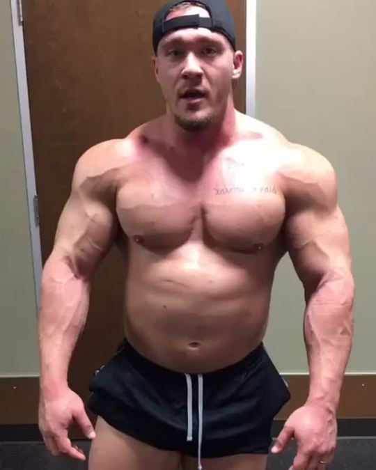 adultmusclebuilder:  Today’s sess  250 looks amazing on ya man.