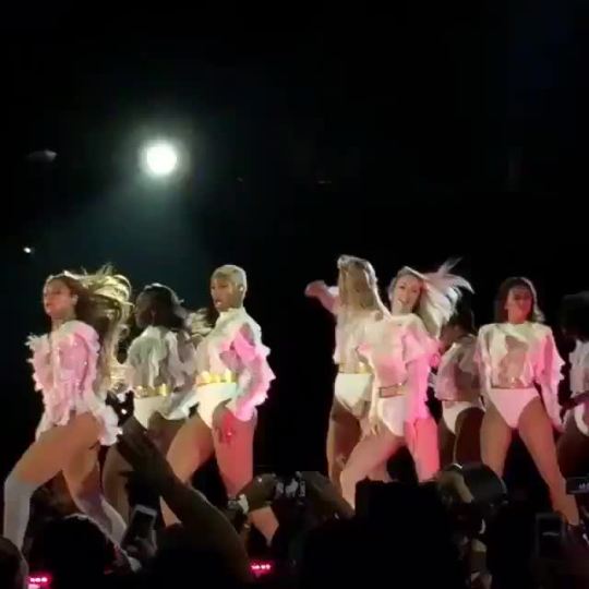 frenchinhalechanelxoxo:  Bey so hood i love it 😂