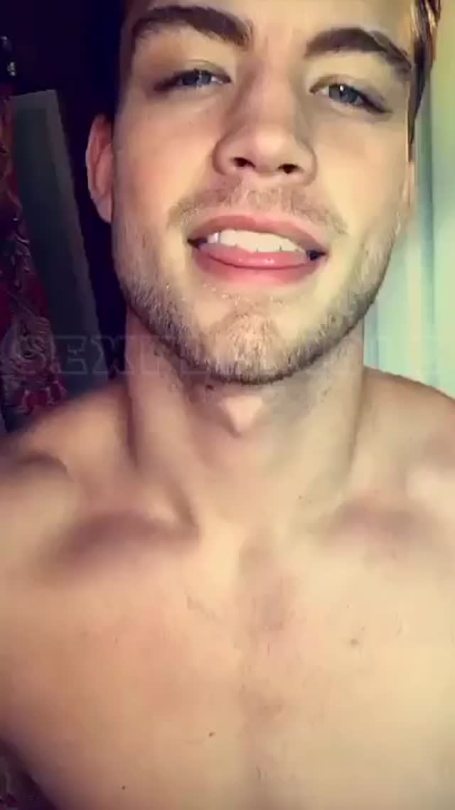 sfhotdesigner:  nicolaskwan:  icantbelievehesnaked:  famous-skin:  Dustin McNeer