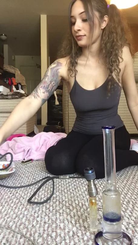 reeferkitten:  lil dab rq before I head out