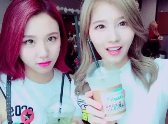 team-twice:  team-twice:     twicetagram: 저희두 맛있게 잘 먹었습니당❤️ #챙포도에이드#사나나오레 가 아니구나 #사나나라떼트둥이두 원스두 #냠냠냠 🍴❤️       twicetagram: We’ll eat it deliciously too❤️