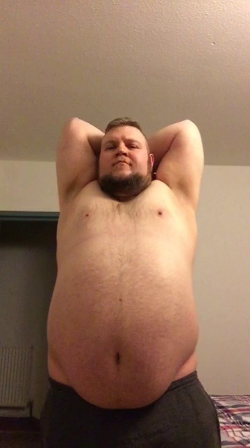 inkedfatboy:  sumo140:  11leopard:  thehogwhisperer:  Here’s a big boy that doesn’t skip out on his meals  Sexy body!!!  hmm nice belly  Boy is so damn sexy! 
